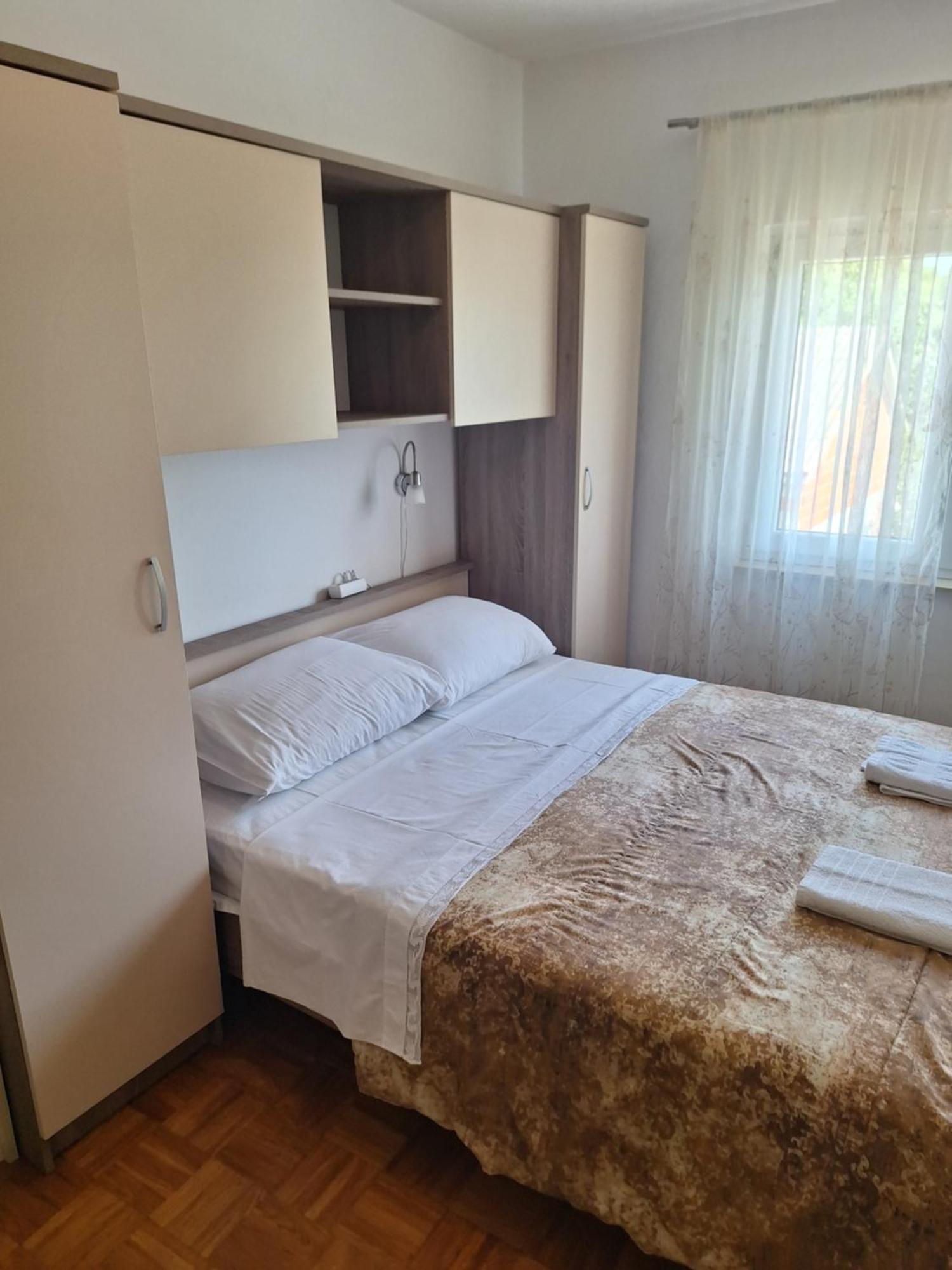 Diana Rooms And Apartments Стариград-Паклениця Екстер'єр фото